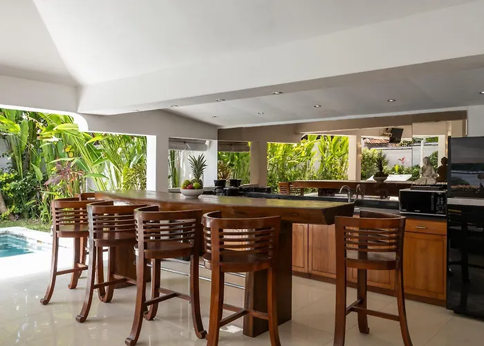 Villa 3 Bedroom In D' Centre Seminyak (Bali)