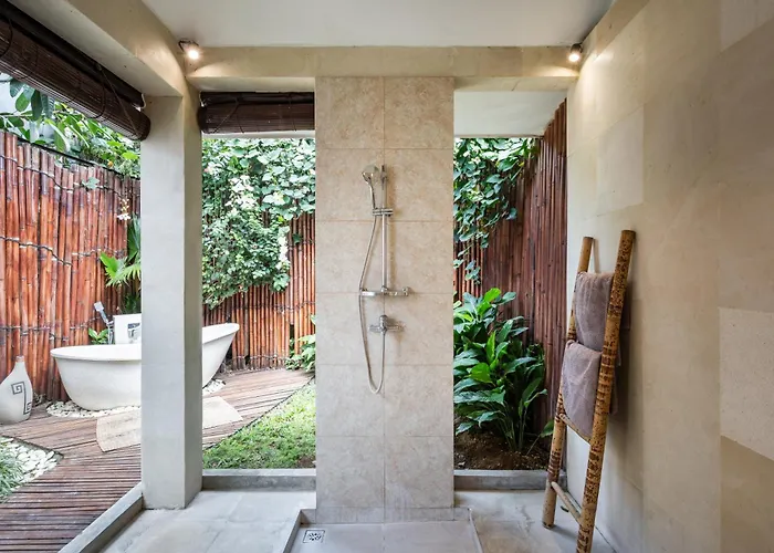 3 Bedroom In D' Centre Villa
