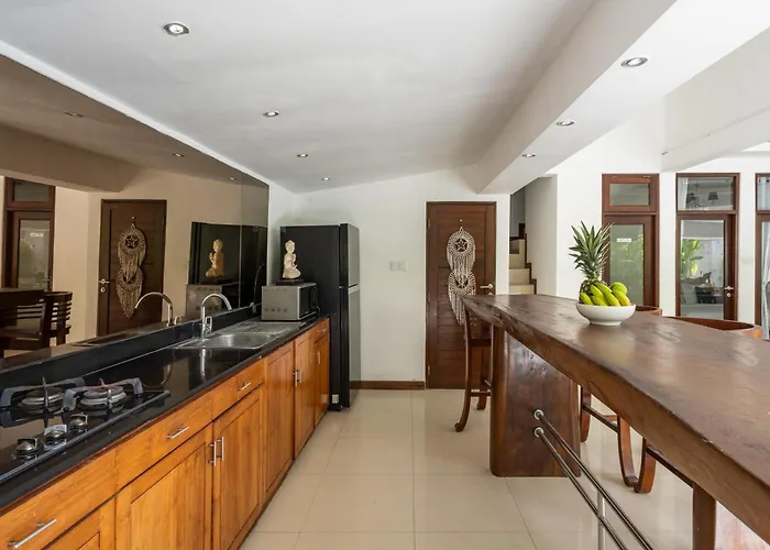3 Bedroom In D' Centre * Seminyak (Bali)
